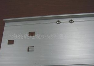 如何延緩金屬橋架的老化？