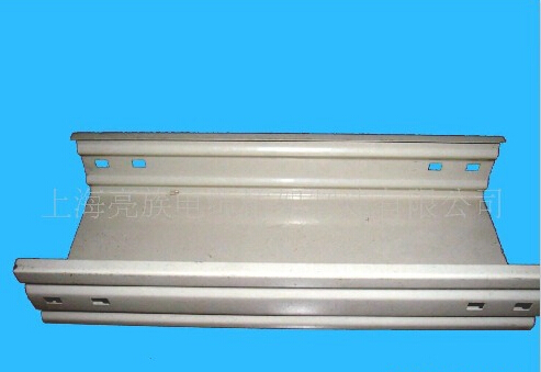 日常可見的鋼製托盤式電纜橋架